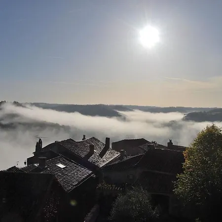 Logis Sur Ciel Bed & Breakfast 2*